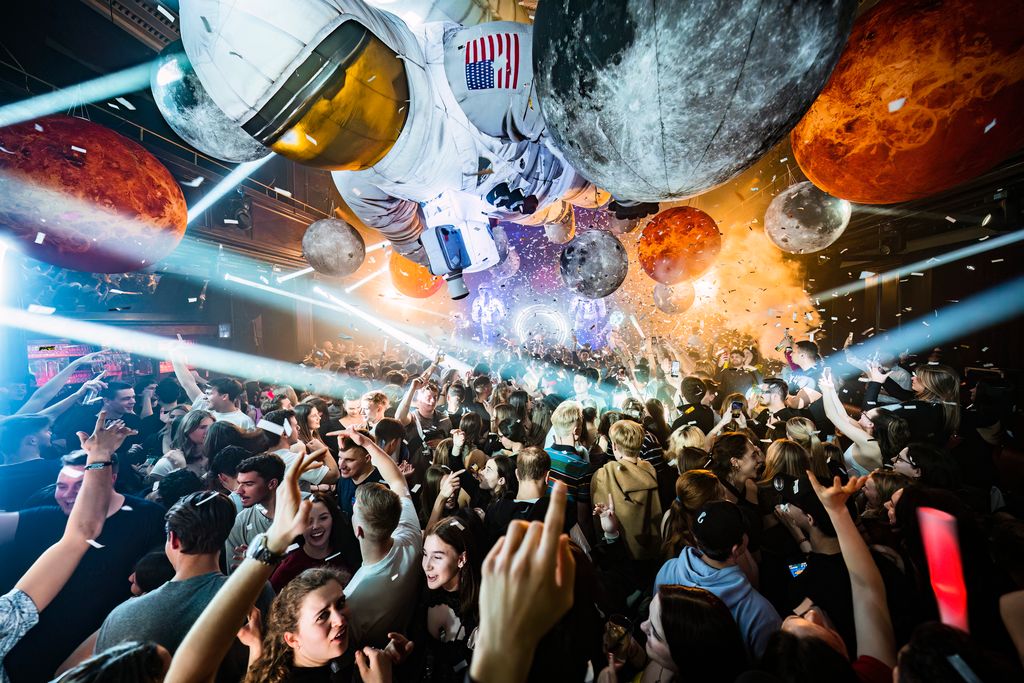 Astronaut gross